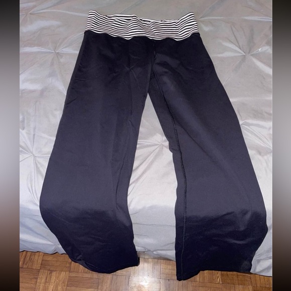 Lulu lemon pants size 12 - Picture 3 of 3